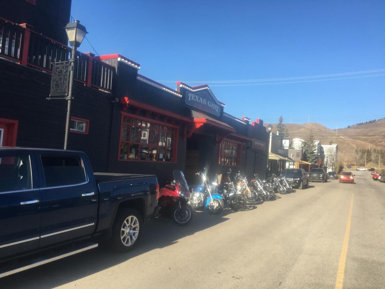 The Cochrane Rockyview Hotel Exterior photo
